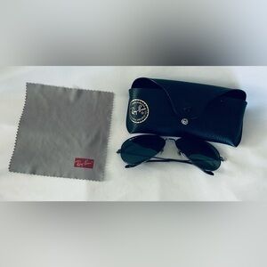 Ray-Ban Black Aviator Sunglasses Polarized with Case